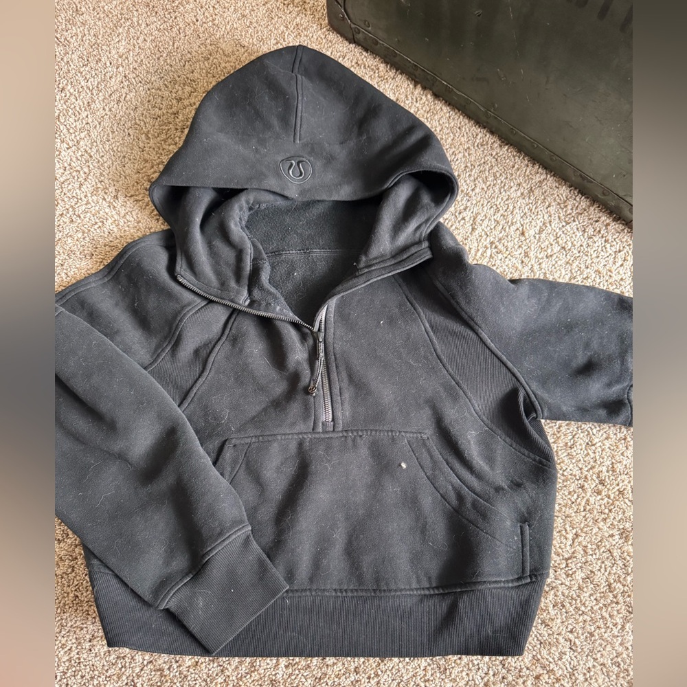 Lulu cropped, half zip scuba. Size S/M. black